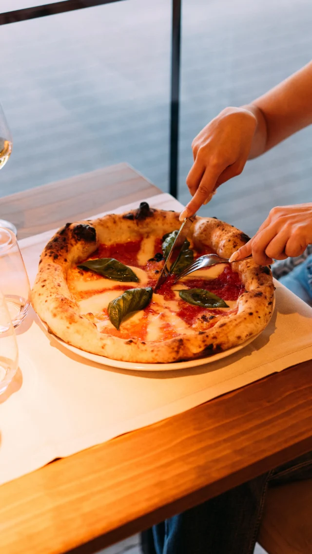 La verdadera prueba del amor:

¿darías tu última porción de pizza?